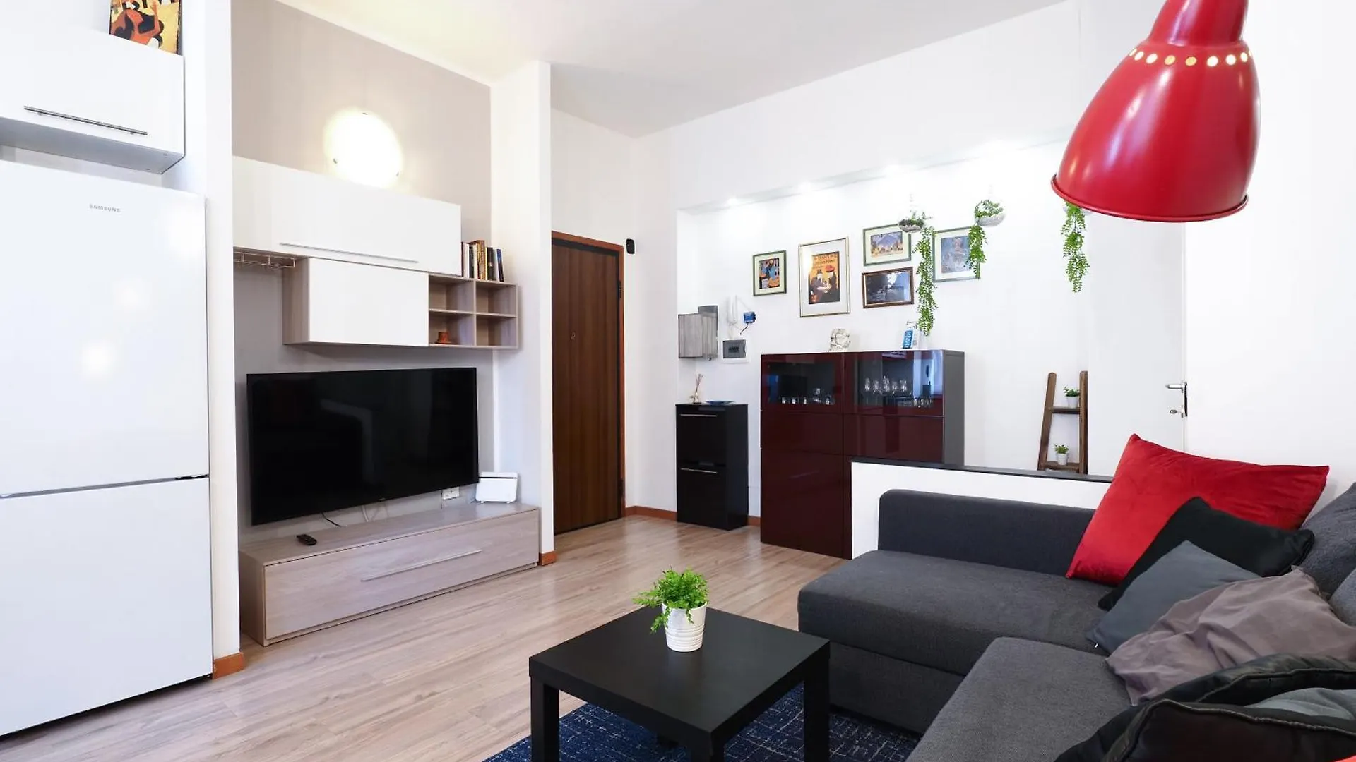 Primopiano - Palmaria Apartman Milánó
